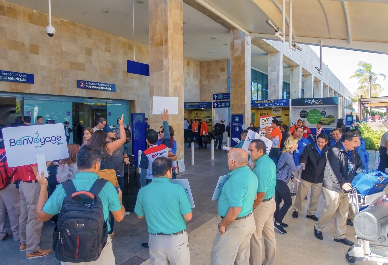 No tome a estos proveedores de transporte al llegar al aeropuerto de Cancún en medio de aumento de conductores ilegales