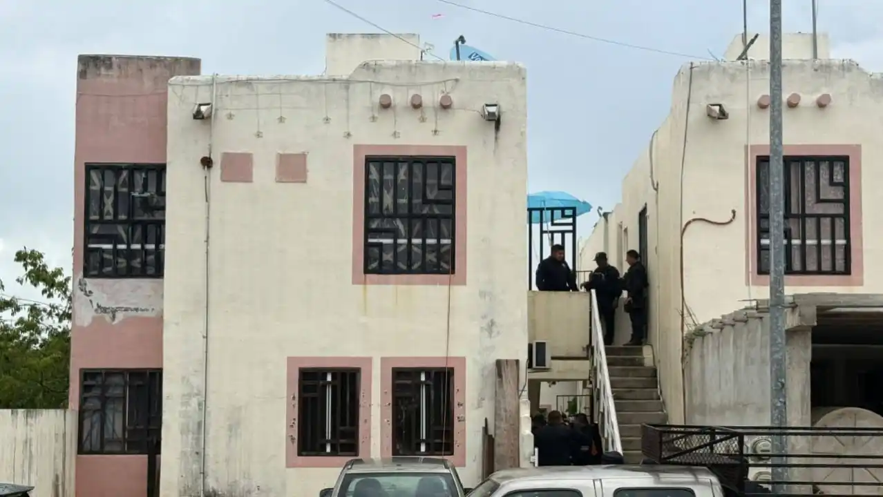 El apuñalamiento ocurrió en un departamento del segundo piso el domingo por la tarde. 31 de mayo de 2026.