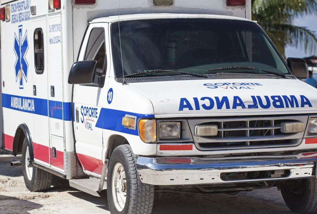 Tragedia en complejo residencial en Cancún tras derrumbe de entrada