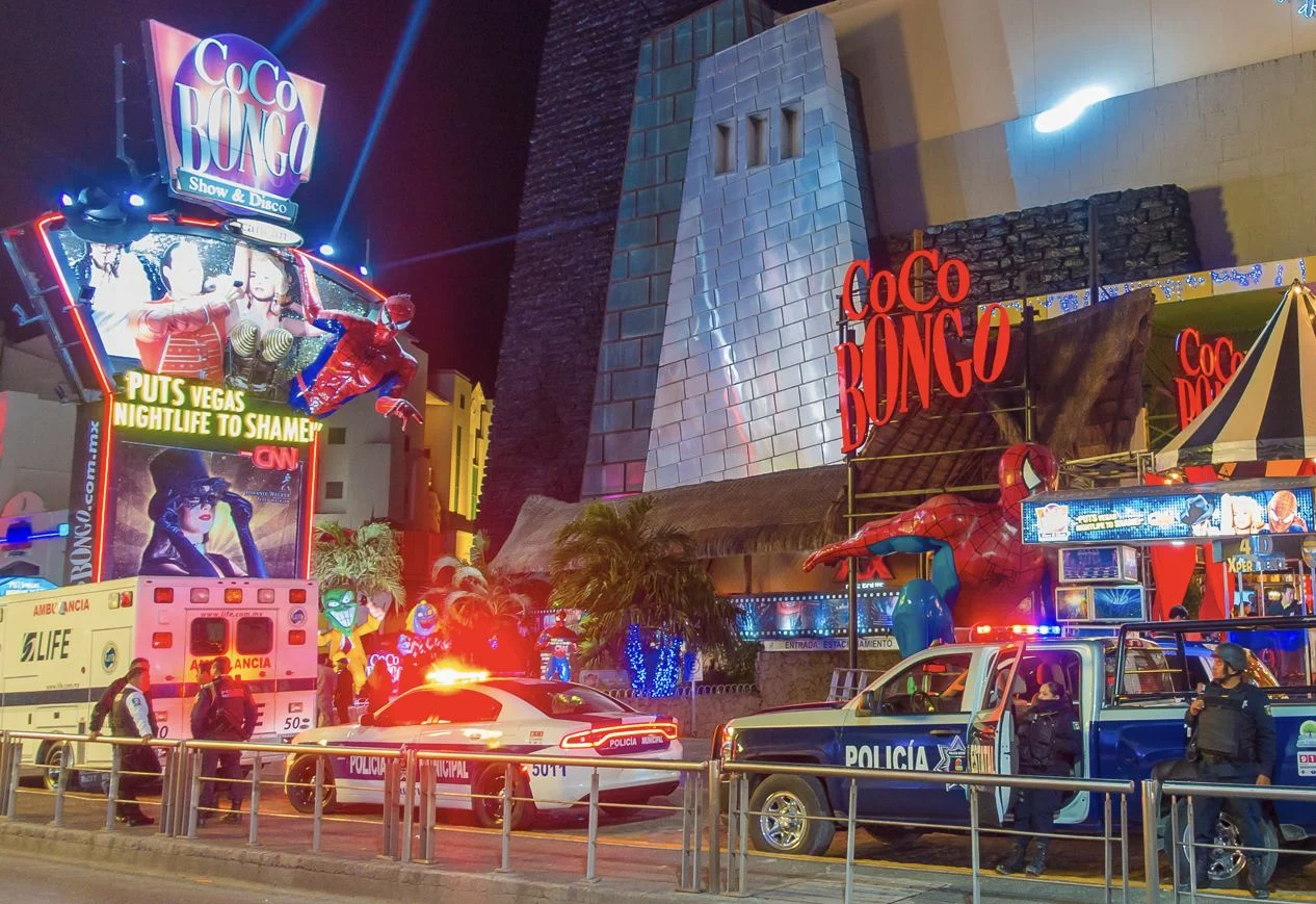 Beber en público en Cancún te podría retener hasta por 36 horas