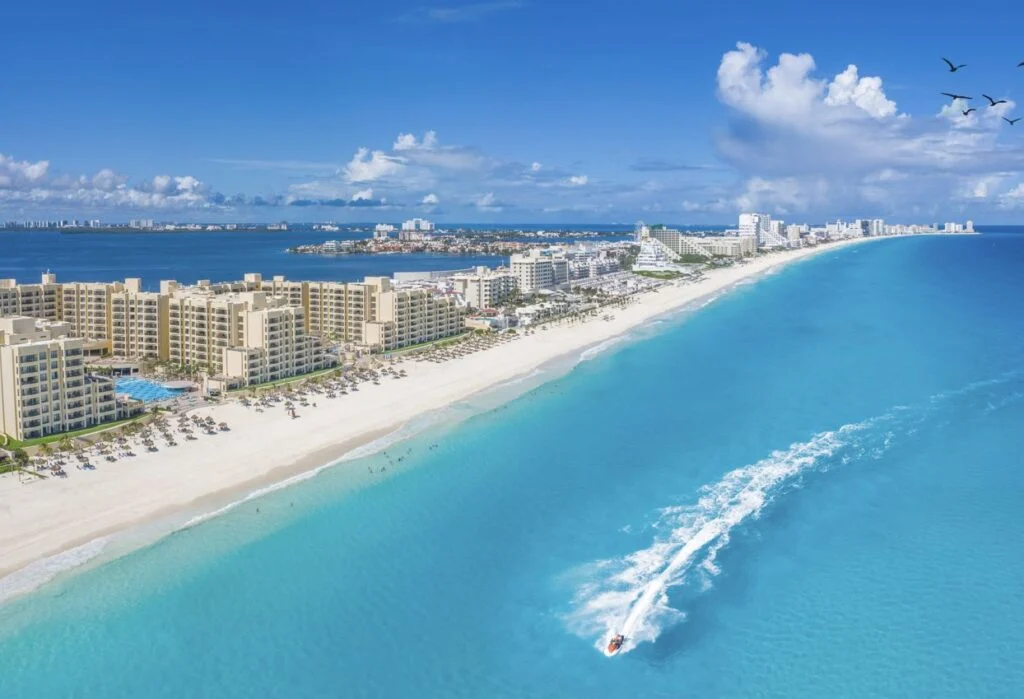¿Se está volviendo demasiado caro Cancún? El giro hacia el 'lujo' está dejando fuera de precio a algunos viajeros