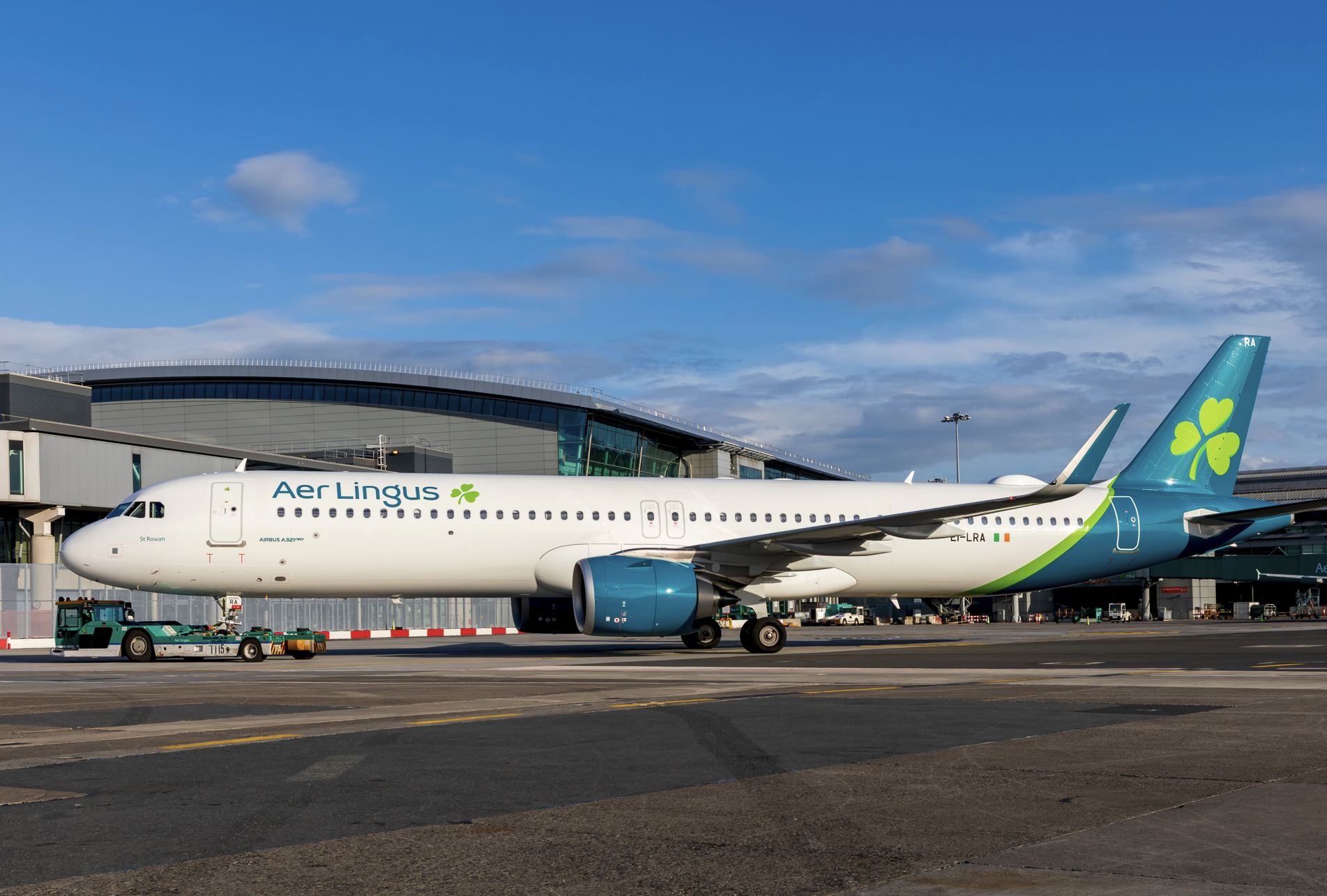 Avión Aer Lingus en Dublín listo para partir