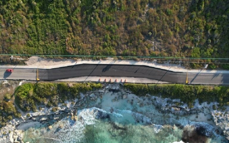 Alternativo perimetral del mar Caribe Road en Isla Mujeres a punto de finalizar