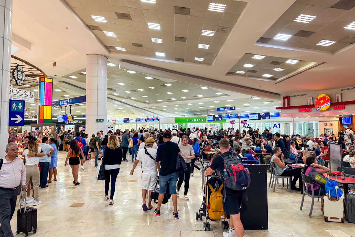 Pasajeros en el Aeropuerto de Cancún
