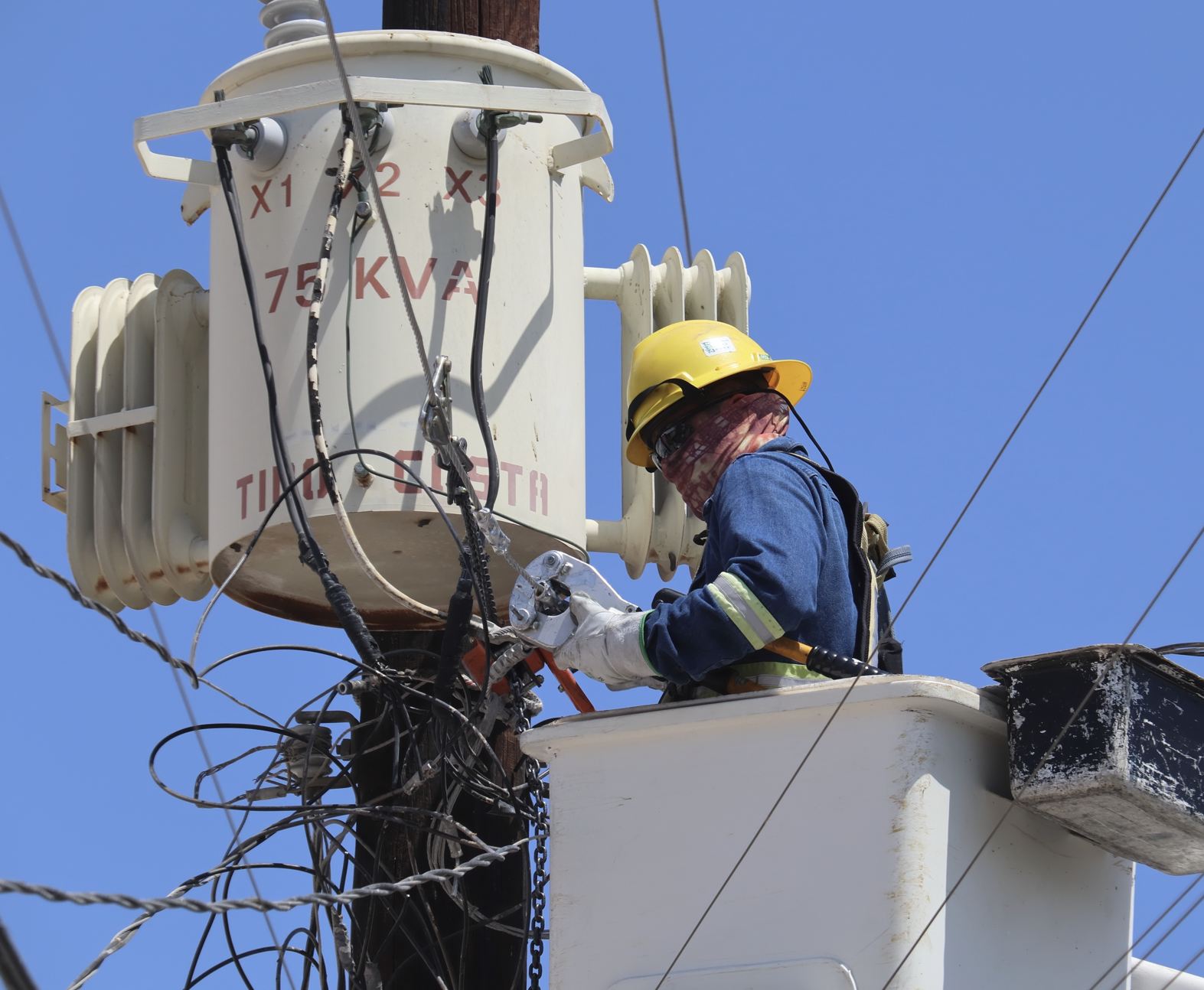 CFE funciona en líneas eléctricas