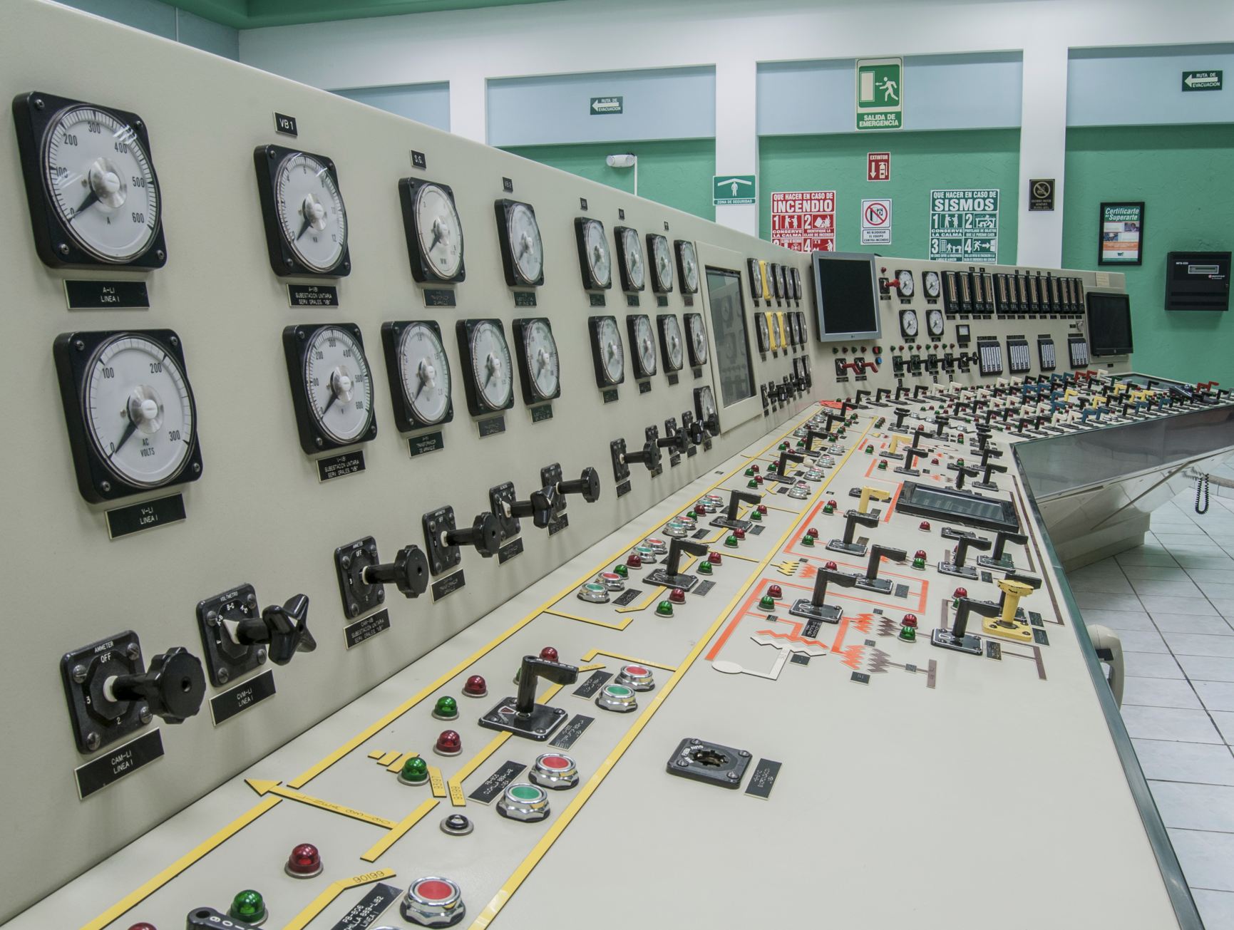 Sala de control de la planta de energía