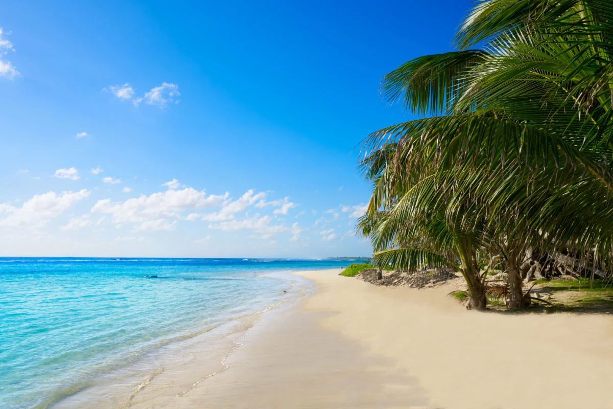 Playa caribeña de Mahahual en la Costa Maya del México maya