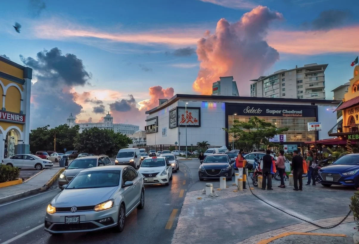 ¿Pasa por una tienda de comestibles antes de su resort todo incluido en Cancún?